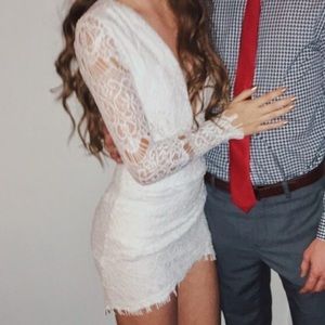 Lacy long sleeve bodycon white dress